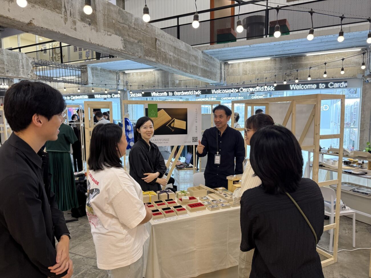 タイ展示会の箱義霧箱店